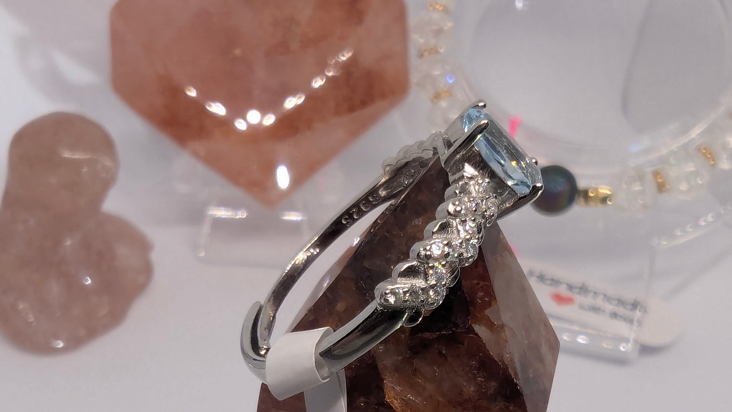 Topaz Criss Cross - Sterling Silver Adjustable up to size T